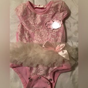 Popatu lace pink onesie Sz. 3-6 mo.